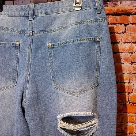 Pretty Little Thing Sz 12 High Rise Bum Rip Jeans - Picture 7 of 13